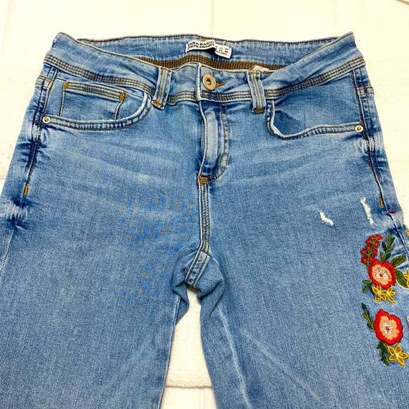 ZARA Floral Embroidered Distressed Bottom Jeans - Picture 2 of 5